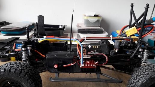 SCX-10 II Jeep Cherokee_63_RZ.JPG