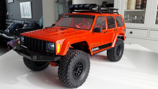 SCX-10 II Jeep Cherokee_61_RZ.JPG